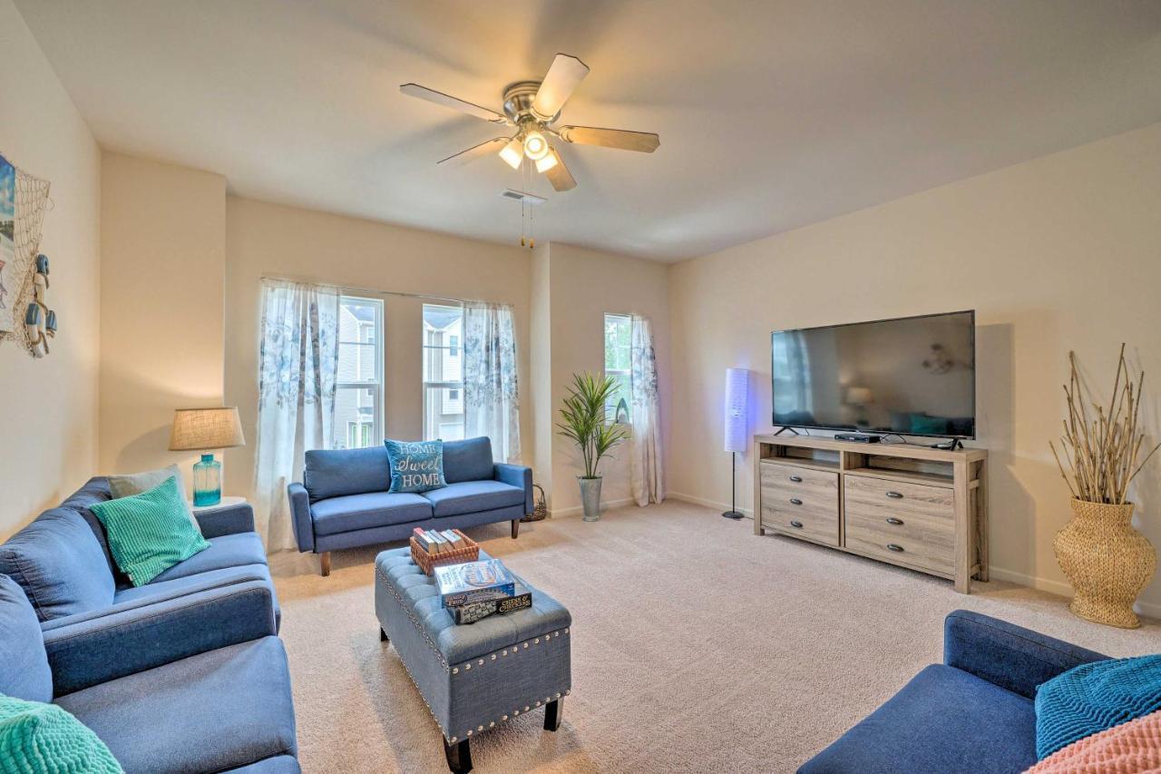 Modern Coastal Condo With Patio 1 Mi To Beaches! Carolina Beach Exterior photo