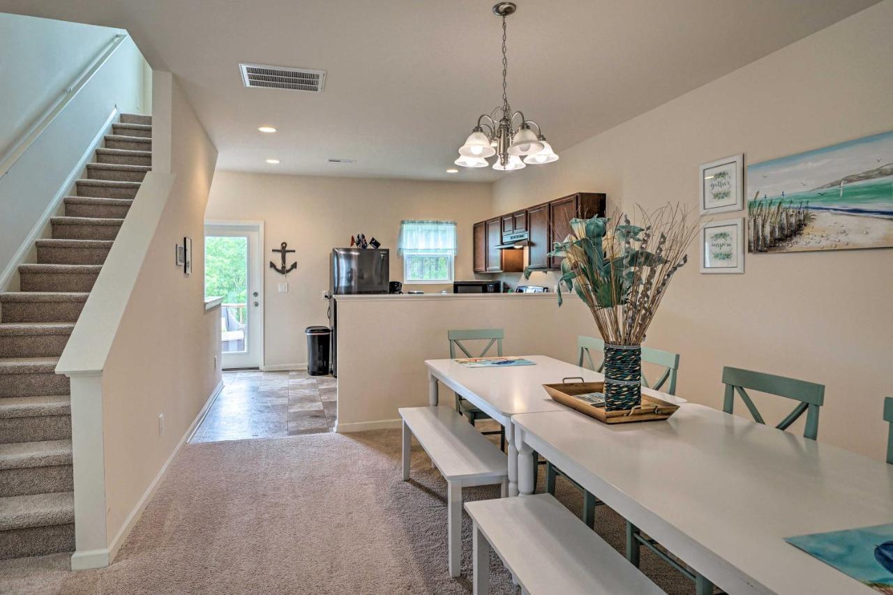 Modern Coastal Condo With Patio 1 Mi To Beaches! Carolina Beach Exterior photo