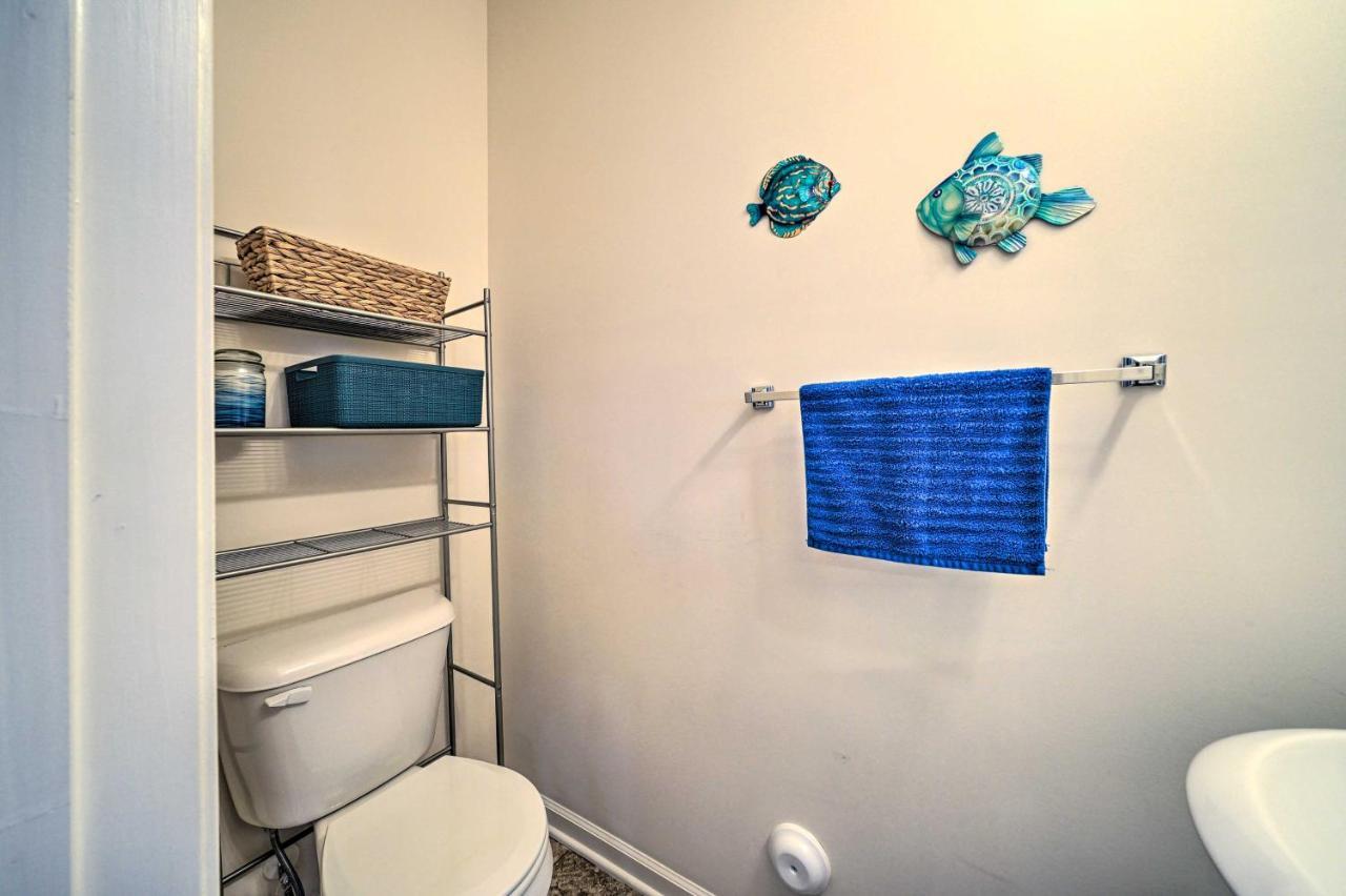 Modern Coastal Condo With Patio 1 Mi To Beaches! Carolina Beach Exterior photo