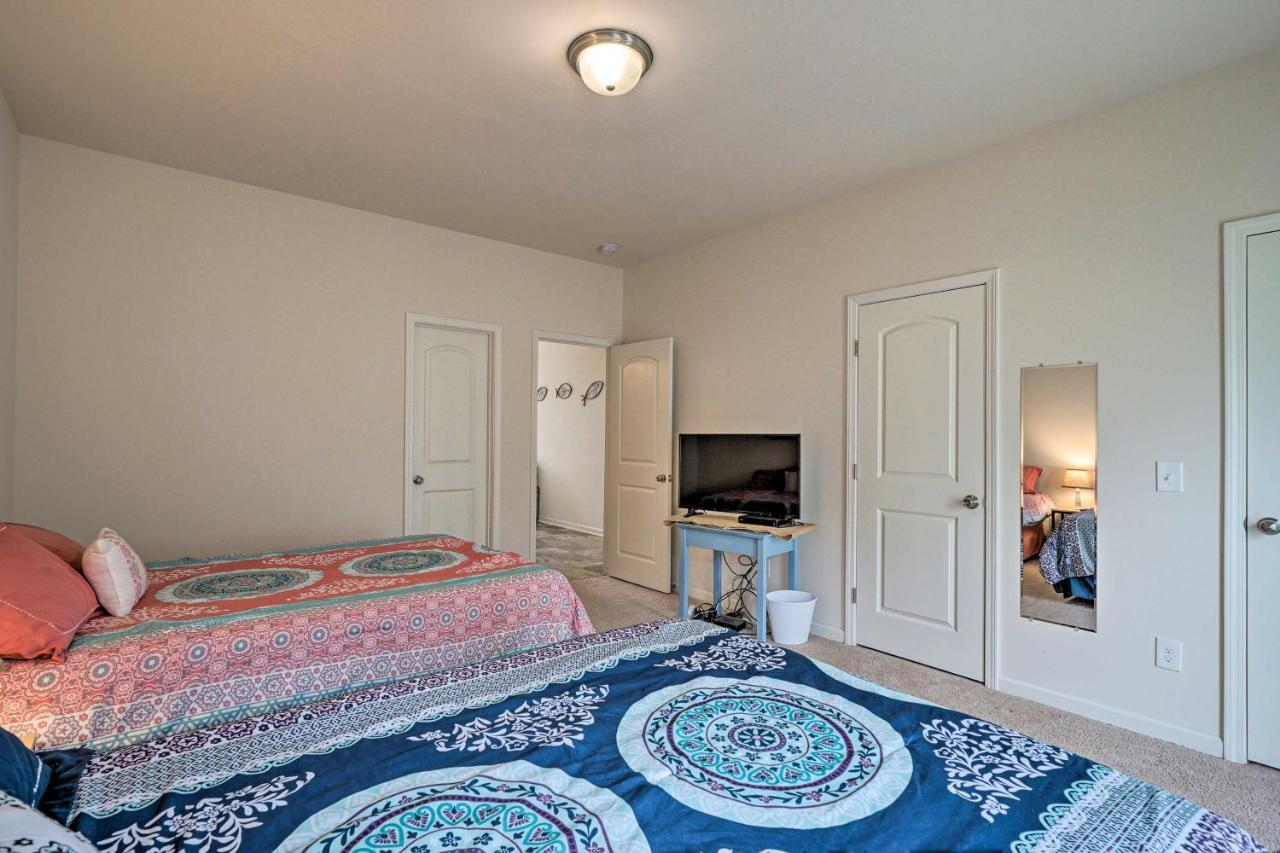 Modern Coastal Condo With Patio 1 Mi To Beaches! Carolina Beach Exterior photo