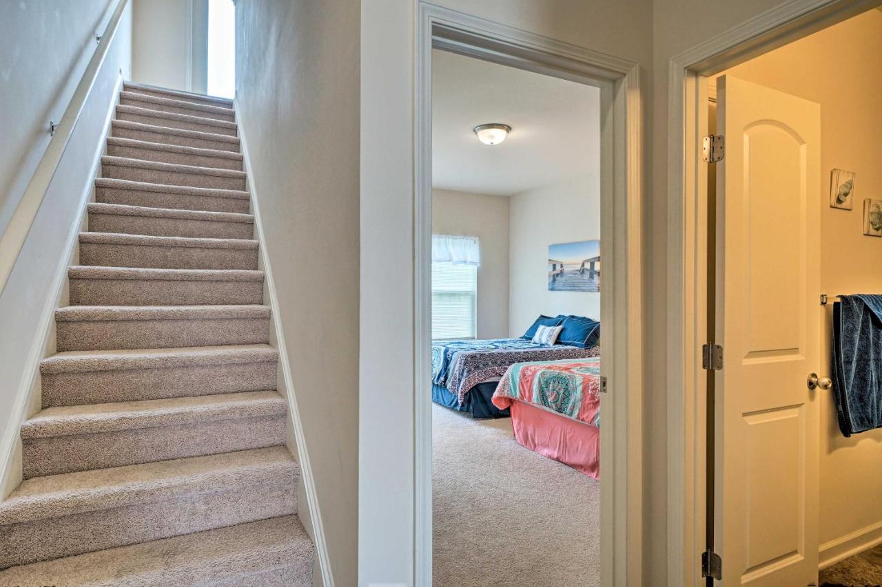 Modern Coastal Condo With Patio 1 Mi To Beaches! Carolina Beach Exterior photo